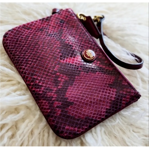 ✨COACH Embossed Exotic Snake Python Wristlet Wallet Raspberry Pink - Picture 4 of 6